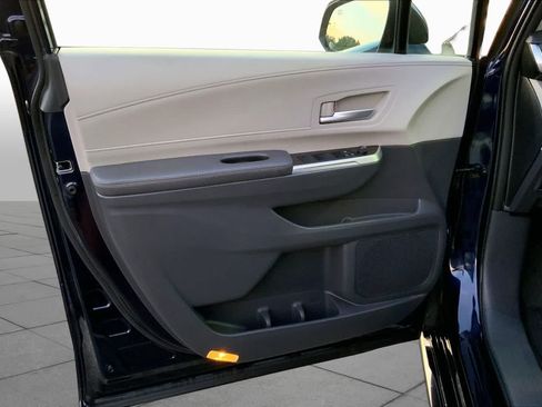 Used 2023 Toyota Sienna XLE w/ Protection Package (TMS) FWD image 21