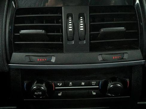 Used 2018 BMW X5 xDrive50i w/ M Sport Package image 18