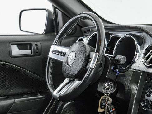 Used 2006 Ford Mustang GT RWD image 11