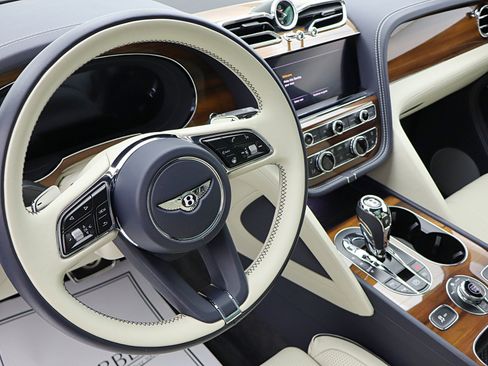 Certified 2022 Bentley Bentayga image 27