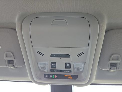 Used 2022 GMC Terrain SLT w/ Infotainment Package II AWD/4WD image 44