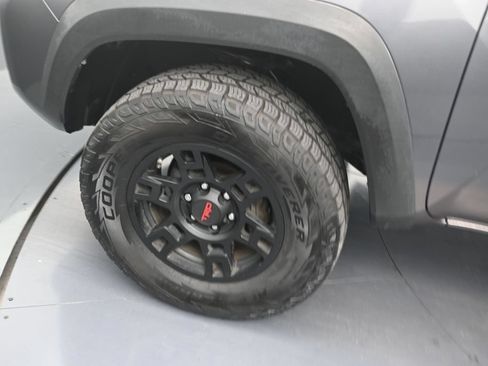 Used 2017 Toyota Tacoma TRD Sport w/ Tow Package RWD image 9