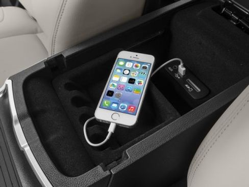 Used 2016 Chrysler 300 Limited w/ Driver Convenience Group image 18