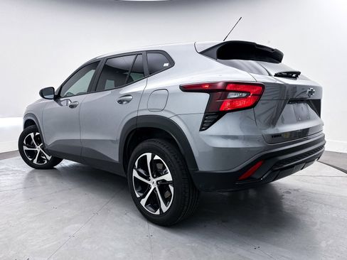 Used 2024 Chevrolet Trax RS w/ Driver Confidence Package image 2