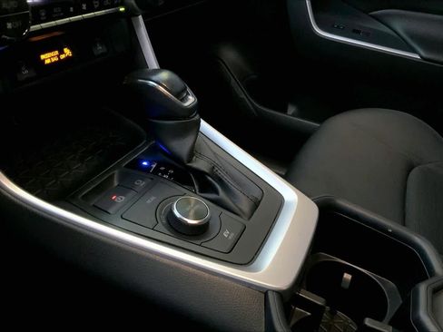 Used 2022 Toyota RAV4 SE w/ Convenience Package image 16