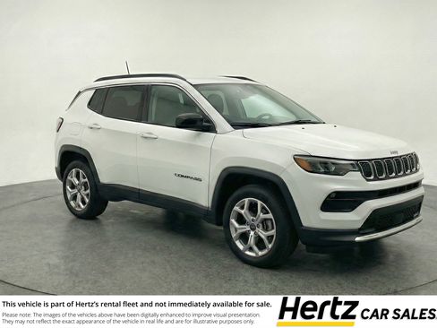 Used 2025 Jeep Compass Latitude image 1