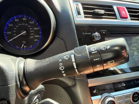 Used 2017 Subaru Outback 2.5i Premium AWD/4WD image 18