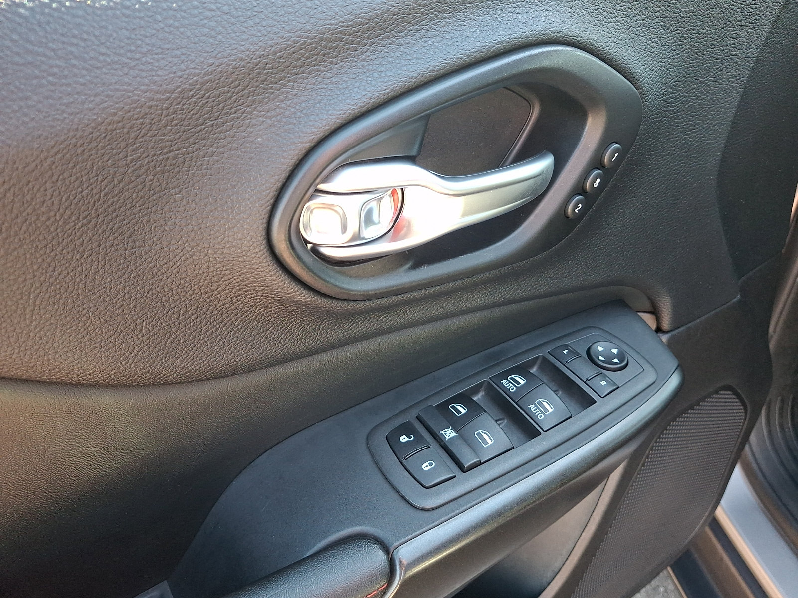 Used 2021 Jeep Cherokee Trailhawk w/ Premium Leather Package AWD/4WD image 13