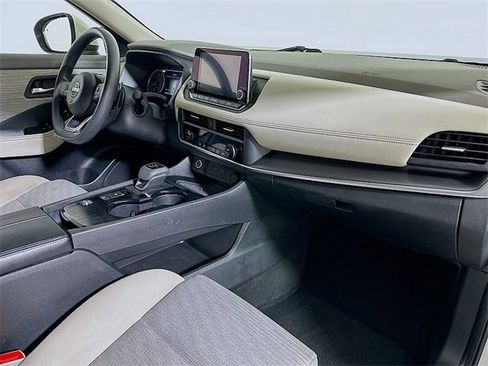 Used 2023 Nissan Rogue SV image 26