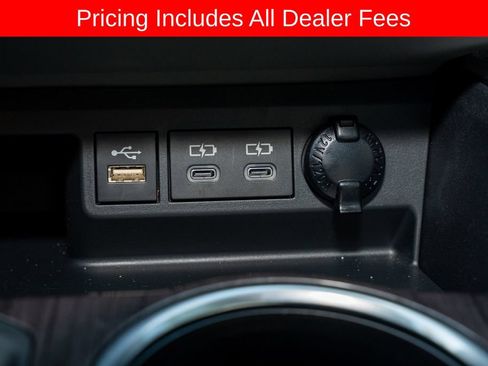 Used 2024 Toyota Highlander Platinum FWD image 19