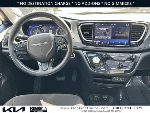 Used 2021 Chrysler Pacifica Touring w/ S Appearance Package FWD image 2