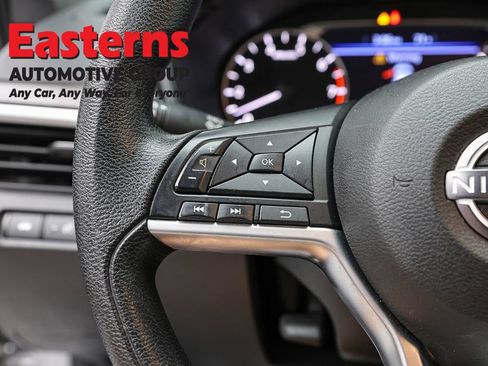 Used 2024 Nissan Altima 2.5 SV FWD image 15