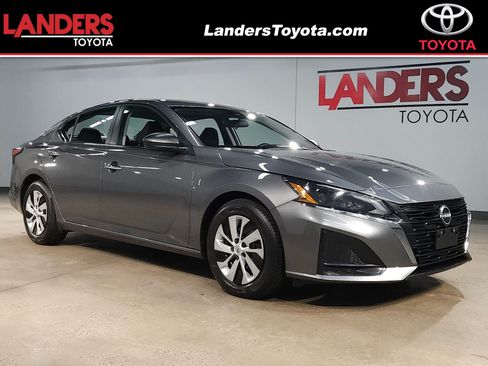Used 2024 Nissan Altima 2.5 S FWD image 1