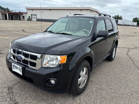 Used 2011 Ford Escape XLT AWD/4WD image 3