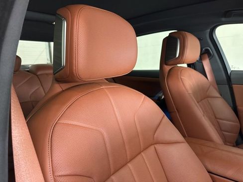 Used 2024 BMW i7 xDrive60 w/ Premium Package image 77