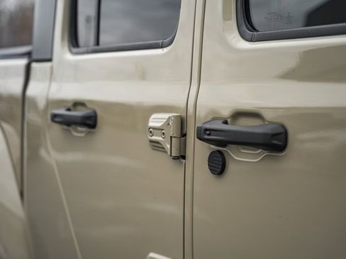 Used 2022 Jeep Gladiator Willys image 20