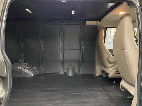 Used 2016 Chevrolet Express 2500 RWD image 12