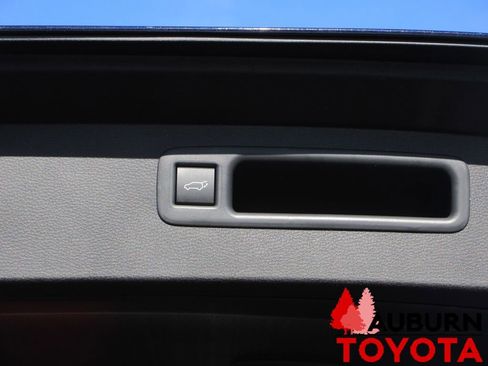 New 2026 Toyota Highlander Platinum image 7