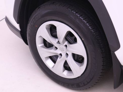 Used 2021 Toyota RAV4 LE AWD/4WD image 16