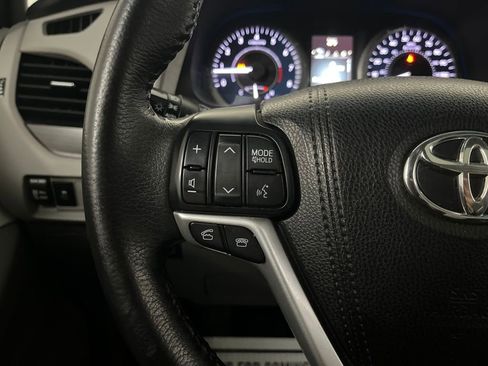 Used 2017 Toyota Sienna XLE image 54
