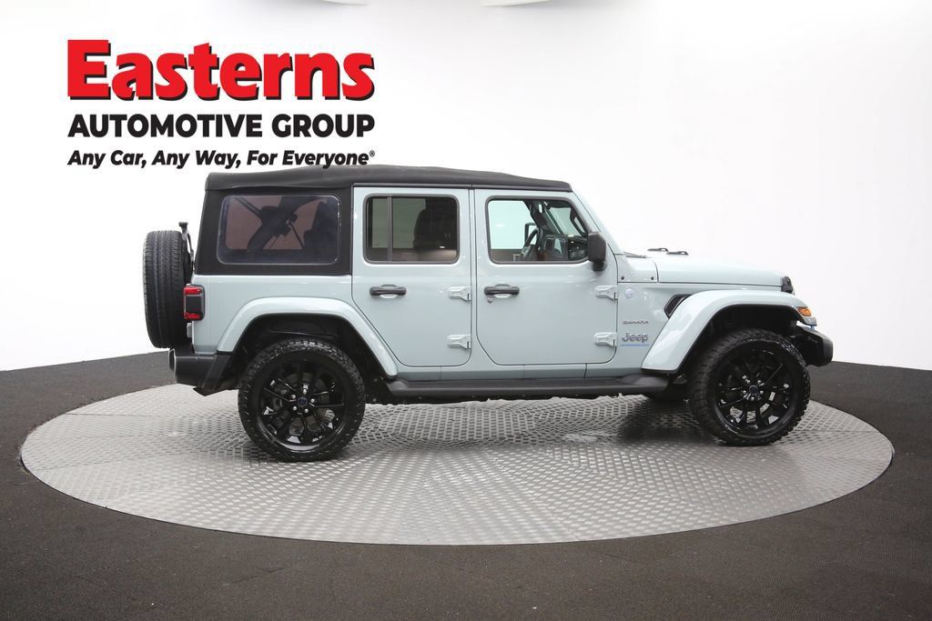 Used 2024 Jeep Wrangler Unlimited Sahara w/ Technology Group AWD/4WD image 44