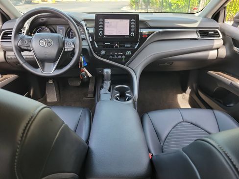 Used 2021 Toyota Camry SE FWD image 14
