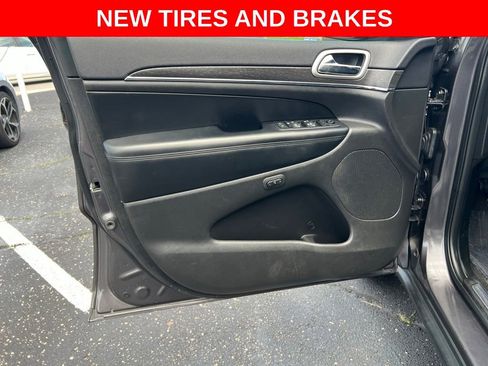 Used 2018 Jeep Grand Cherokee Limited AWD/4WD image 17