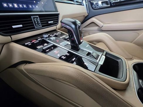 Used 2019 Porsche Cayenne AWD/4WD image 24