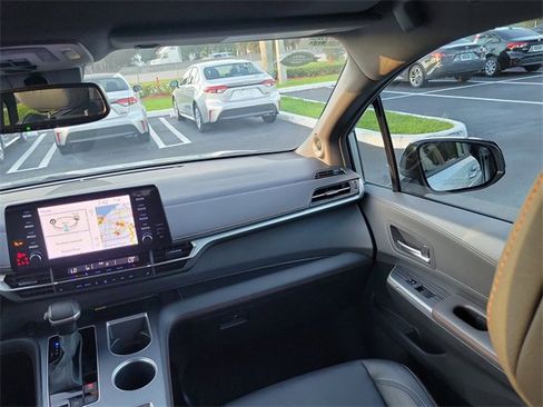 Used 2023 Toyota Sienna XSE image 14