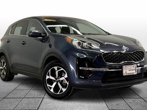 Used 2020 Kia Sportage LX image 2