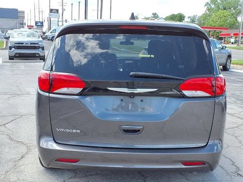 Used 2022 Chrysler Voyager LX FWD image 19