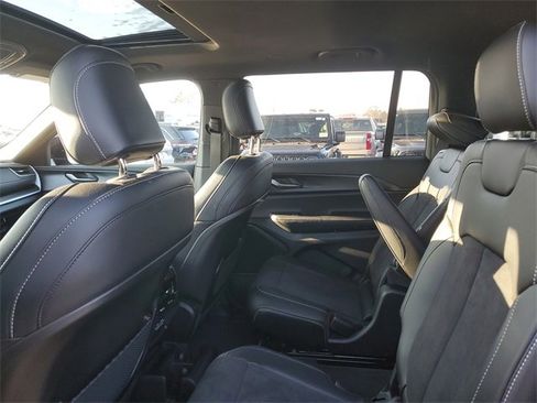 New 2025 Jeep Grand Cherokee L Altitude image 10