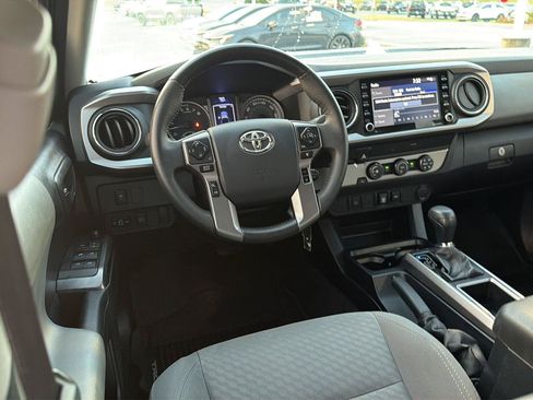 Used 2020 Toyota Tacoma SR5 RWD image 18