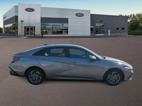 Used 2024 Hyundai Elantra SEL image 11