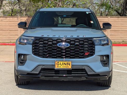 Used 2025 Ford Explorer ST image 8