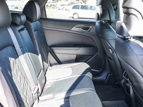 Used 2025 Kia Sportage X-Line image 18