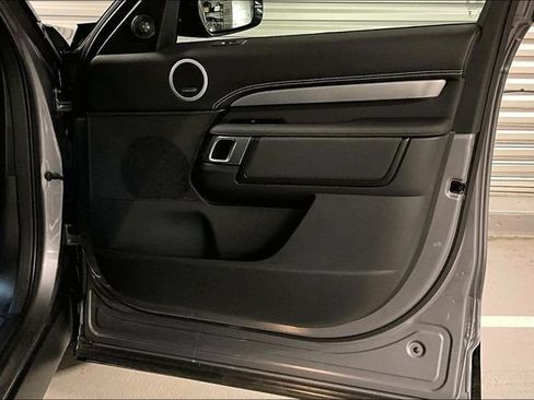 Certified 2025 Land Rover Discovery Dynamic SE AWD/4WD image 27
