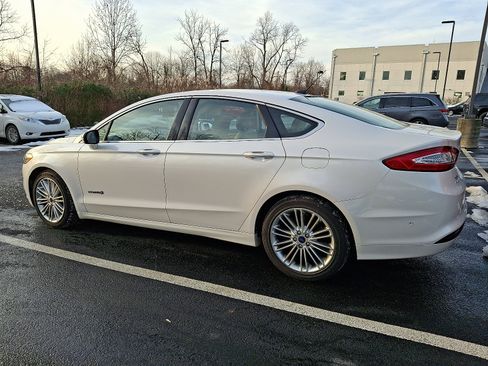 Used 2013 Ford Fusion SE image 3