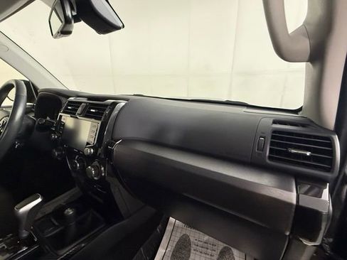 Used 2022 Toyota 4Runner TRD Off-Road AWD/4WD image 30