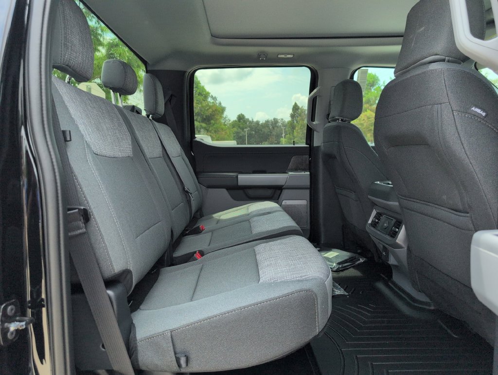 New 2026 Ford F250 XLT w/ XLT Premium Package AWD/4WD image 14