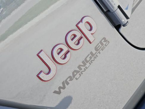Used 2021 Jeep Wrangler Unlimited Rubicon AWD/4WD image 11