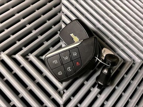 Used 2024 Chevrolet Suburban Z71 image 11