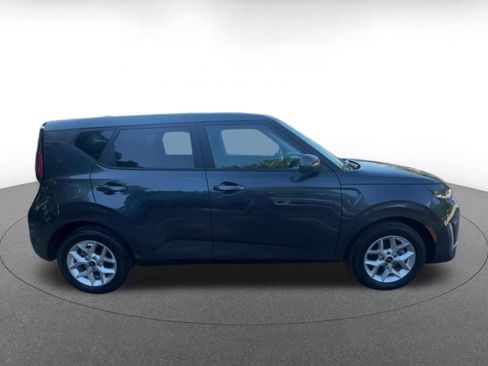 Used 2025 Kia Soul LX w/ LX Technology Package FWD image 16