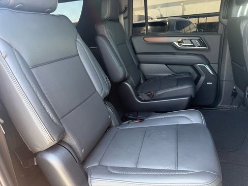 Used 2025 GMC Yukon XL Denali AWD/4WD image 27