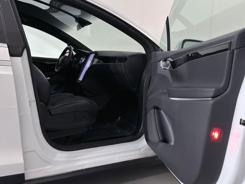 Used 2018 Tesla Model X 75D image 30