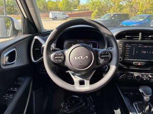 Used 2025 Kia Soul LX w/ LX Technology Package image 31