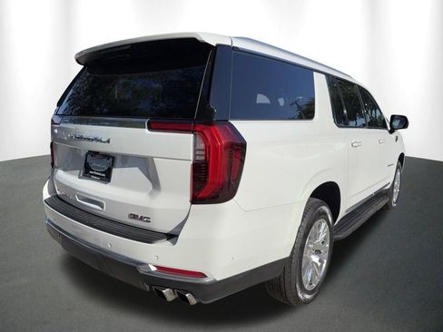 Used 2025 GMC Yukon XL Denali AWD/4WD image 17