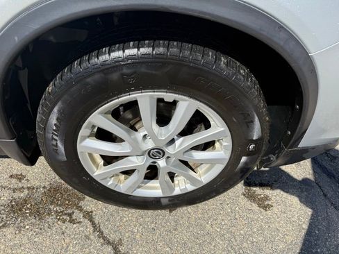 Used 2018 Nissan Rogue SV image 15