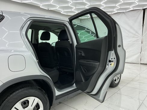 Used 2018 Chevrolet Trax LS FWD image 23