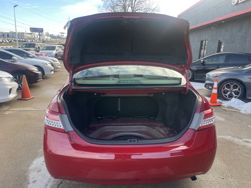 Used 2011 Toyota Camry image 9